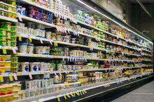 Эксперты оценили долю фальсифицированной «молочки» в российских магазинах