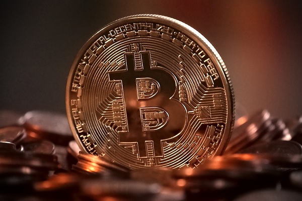 Опрос: как россияне относятся к биткоину