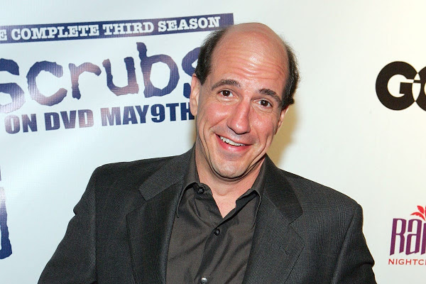 На 57-ом году жизни скончался актер сериала «Клиника» Сэм Ллойд