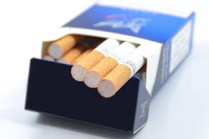 Конфискованную табачную продукцию в России предлагают уничтожать