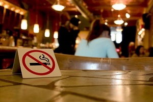 В России могут появиться специальные рестораны для курящих
