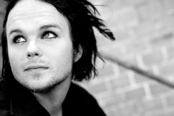 Лидер рок-группы The Rasmus Лаури Юлёнен сегодня празднует день рождения