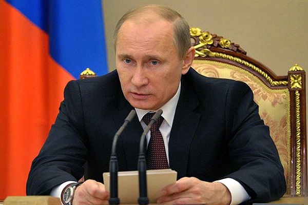 Президент России сократил заработок госслужащих администрации Кремля на 10 %