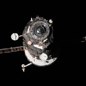 Стыковку грузового корабля «Прогресс М-21М» с МКС пришлось проводить в ручном режиме