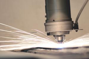 Краткая история появления лазерной резки металла