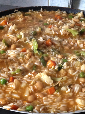 Паэлья с рыбой и овощами