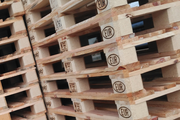 Выгода использования деревянных поддонов для бизнеса