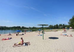 Пляж на озере Пестичное