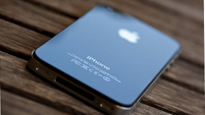 Apple опровергла слухи о работе над дешевым iPhone