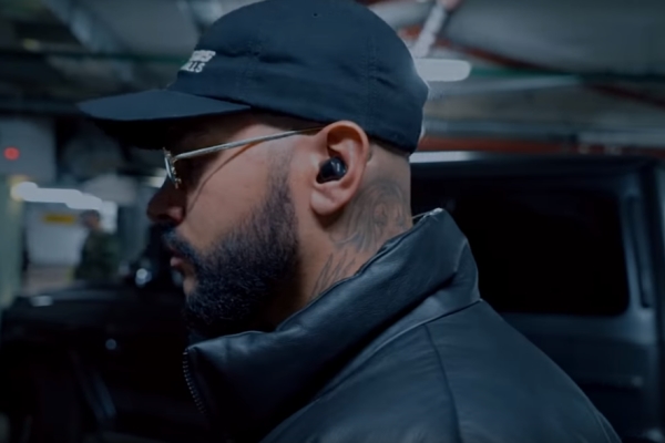 Являются ли наушники Black Star от Тимати копией дешевого гаджета с AliExpress?