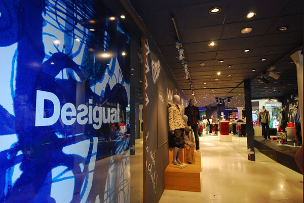 Испанская сеть магазинов одежды Desigual уходит из России