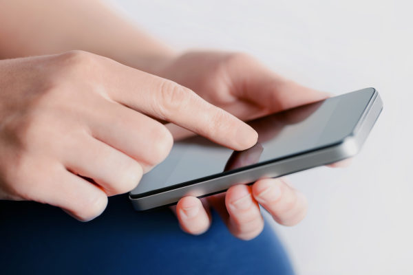Учёные: что происходит с человеком, когда у него отбирают iPhone