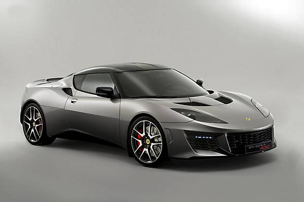 Спорткар Lotus Evora 400 поставили на конвейер