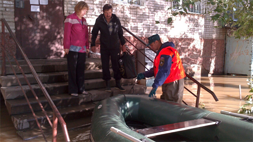 Нижегородские инспекторы ГИМС эвакуируют жителей Хабаровска(ФОТО)