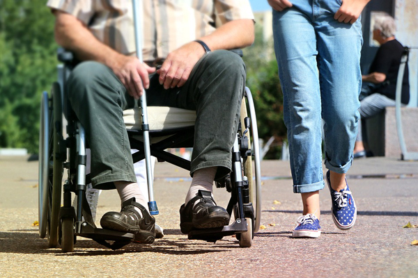 Ежемесячные пособия для ухаживающих за инвалидами граждан вырастут с 1 июля