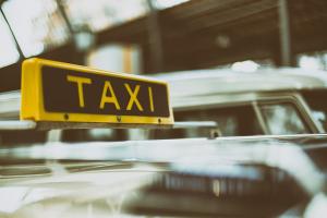 Заказ такси через Интернет: особенности услуги