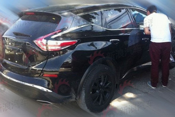 Снимки новой версии кроссовера Nissan Murano появились в сети