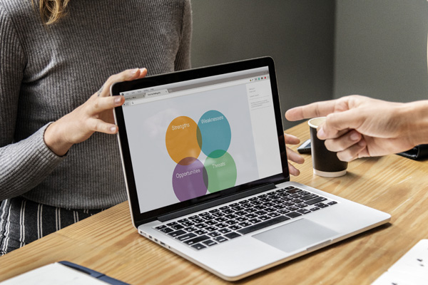 Почему частный SEO-оптимизатор выигрывает у внутреннего сеошника?