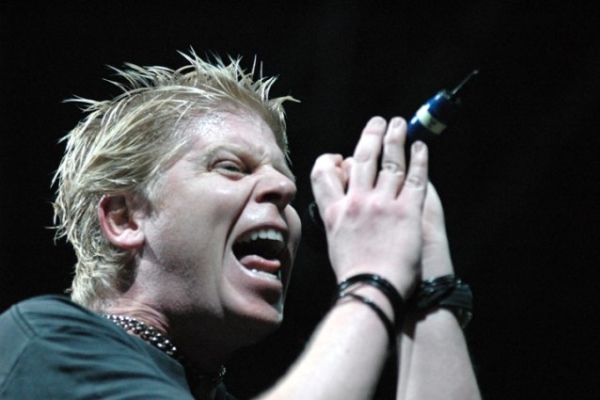 Вокалист группу The Offspring Декстер Холланд сегодня празднует день рождения!