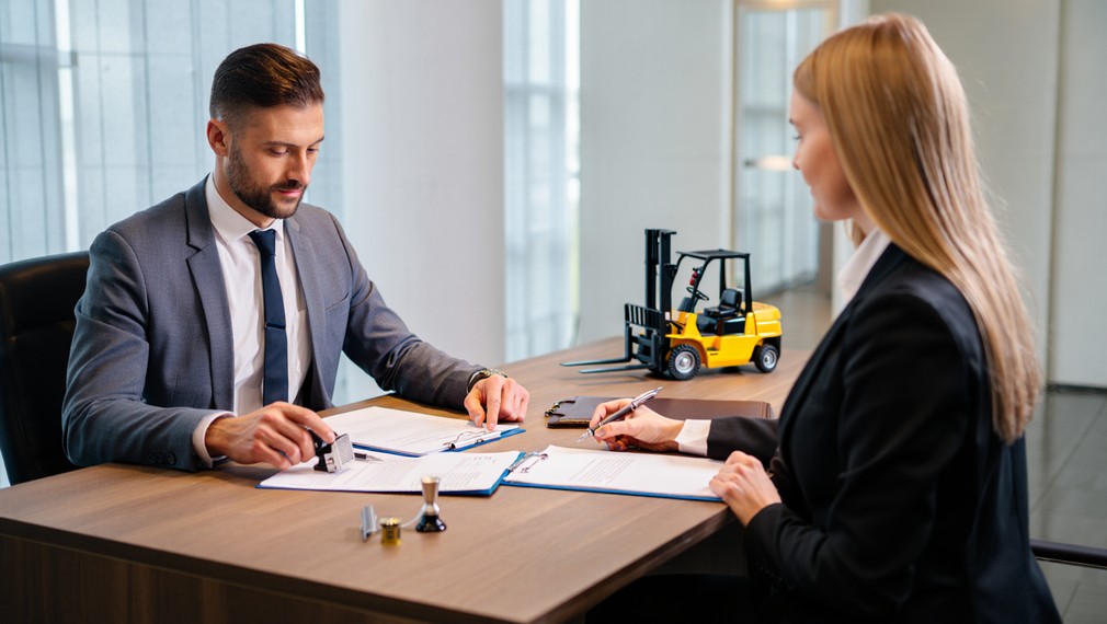 Юридическое оформление и регистрация ИП для бизнеса по аренде погрузчиков