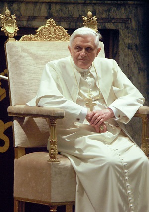 Pope_Benedictus_XVI_january,20_2006_(2)_mod.jpg