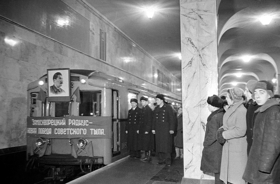 ZiS_metro_station_opening_01.01.1943.jpg