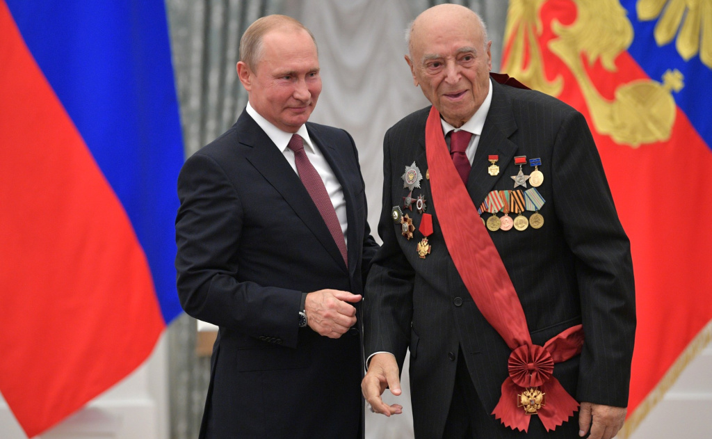 Vladimir_Putin_and_Vladimir_Etush_2018-06-27.jpg