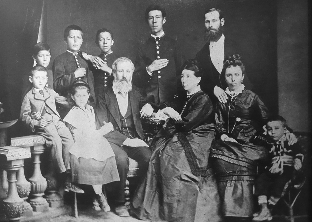 Chekhov_with_family_02.jpg