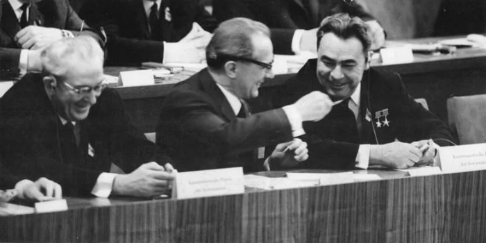 Ю. В. Андропов, Э. Хонеккер и Л. И. Брежнев. 1967 год. Bundesarchiv