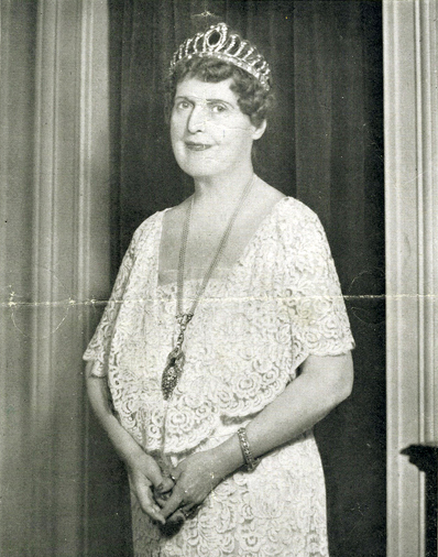 Florence_Foster_Jenkins_at_Carnegie_Hall_cropped.jpg